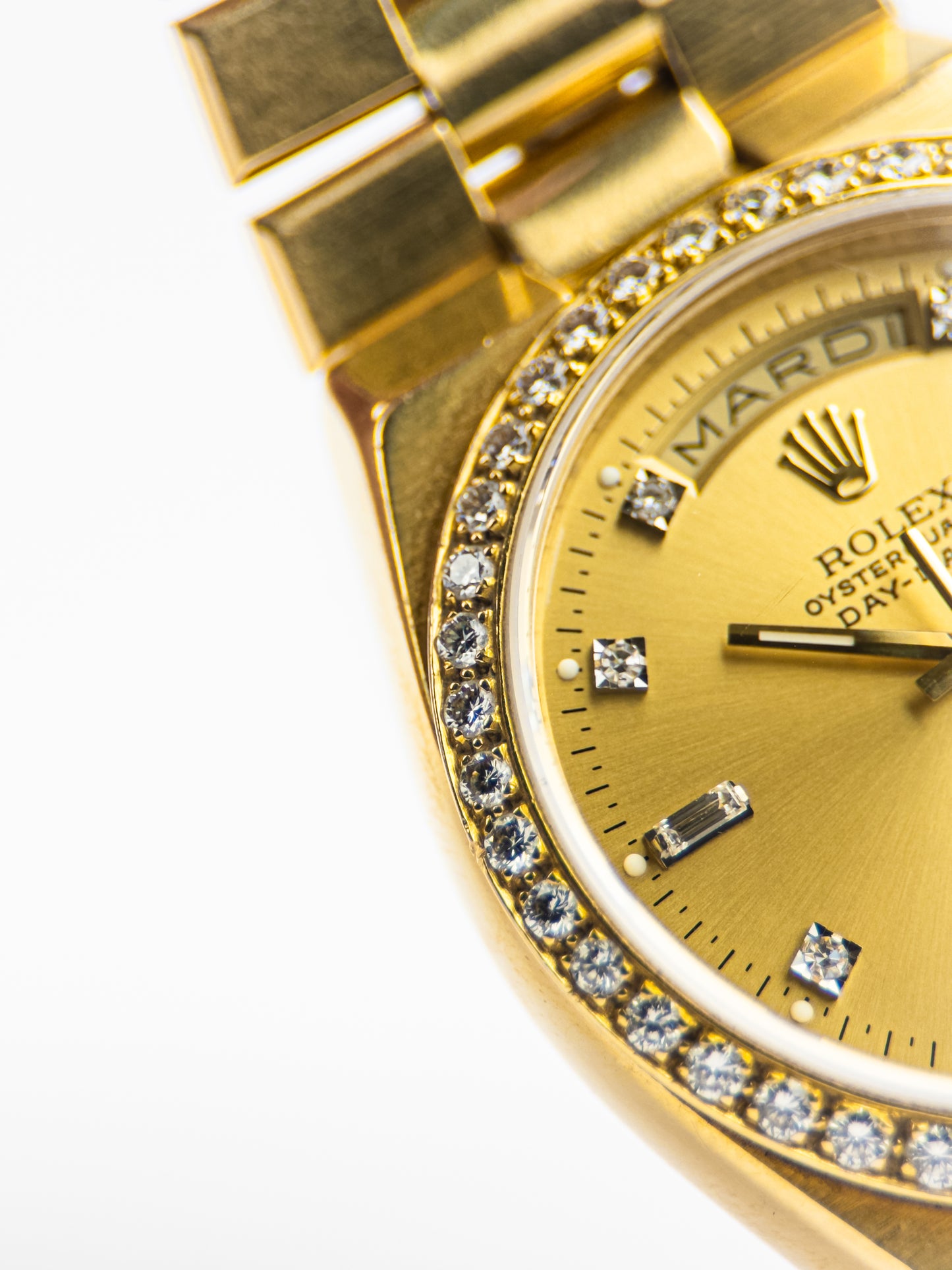 Rolex Day-Date 19048 Oysterquartz Diamond Set